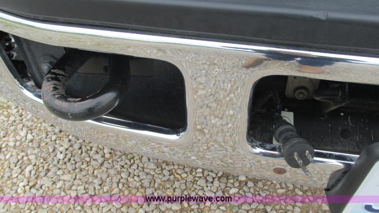 image for item J8529 2006 Ford F550 service truck with crane