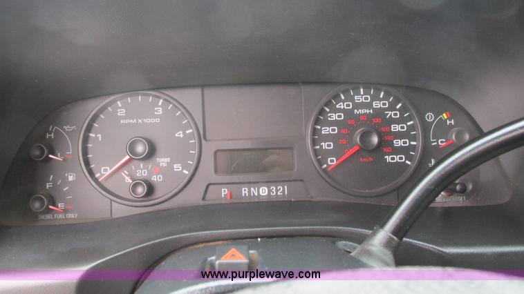 image for item J8529 2006 Ford F550 service truck with crane