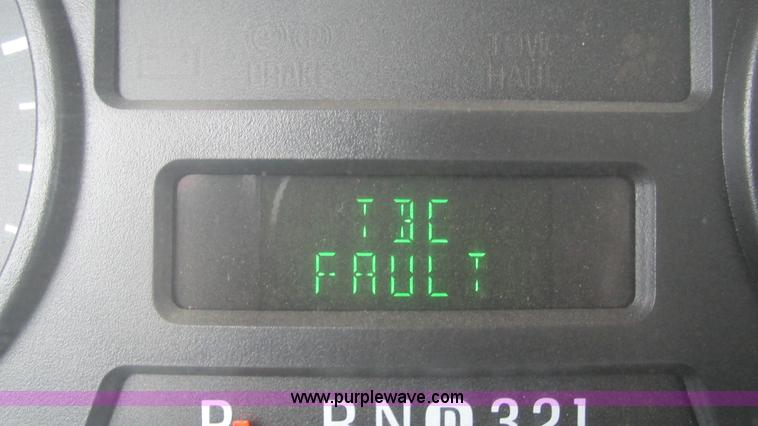 image for item J8529 2006 Ford F550 service truck with crane