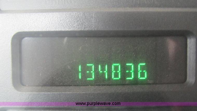 image for item J8529 2006 Ford F550 service truck with crane