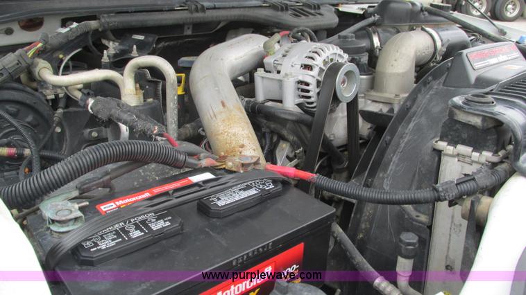 image for item J8529 2006 Ford F550 service truck with crane