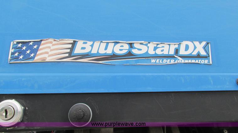 image for item J8529 2006 Ford F550 service truck with crane