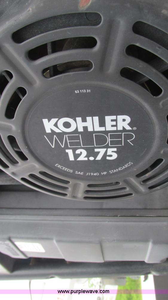 image for item J8529 2006 Ford F550 service truck with crane