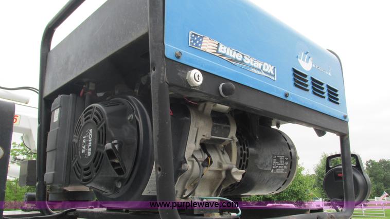 image for item J8529 2006 Ford F550 service truck with crane