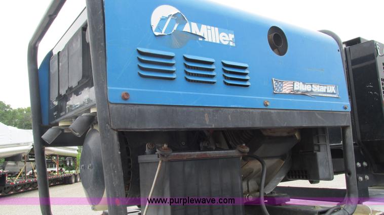 image for item J8529 2006 Ford F550 service truck with crane