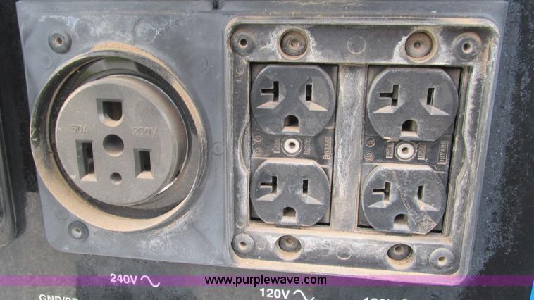 image for item J8529 2006 Ford F550 service truck with crane