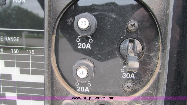 image for item J8529 2006 Ford F550 service truck with crane