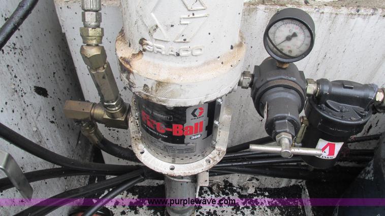 image for item J8529 2006 Ford F550 service truck with crane