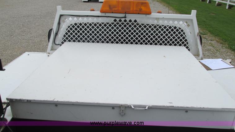 image for item J8529 2006 Ford F550 service truck with crane