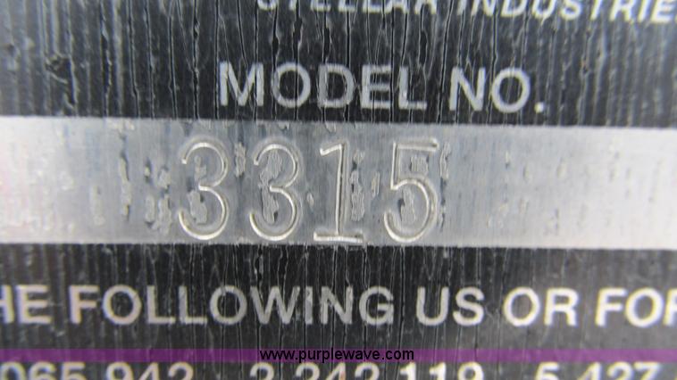 image for item J8529 2006 Ford F550 service truck with crane