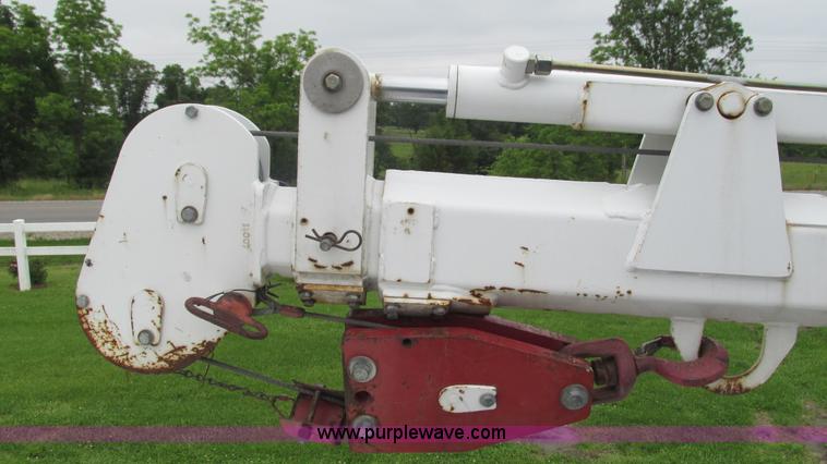 image for item J8529 2006 Ford F550 service truck with crane