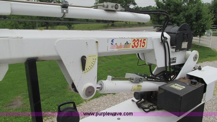 image for item J8529 2006 Ford F550 service truck with crane