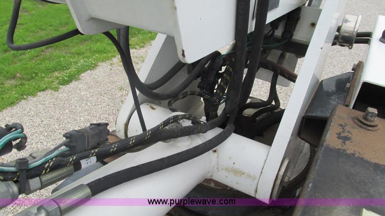 image for item J8529 2006 Ford F550 service truck with crane