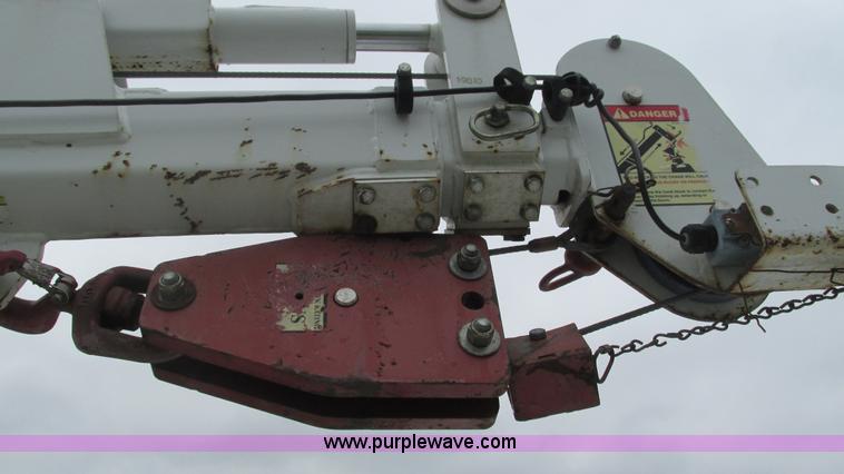 image for item J8529 2006 Ford F550 service truck with crane