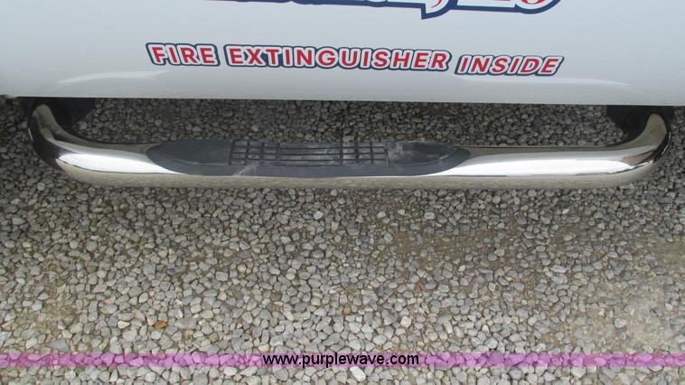 image for item J8529 2006 Ford F550 service truck with crane