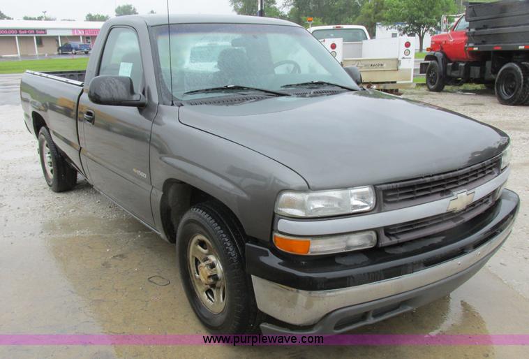 image for item K2144 1999 Chevrolet Silverado 1500 pickup truck