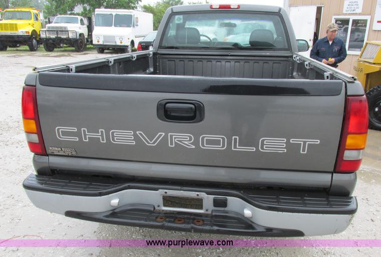 image for item K2144 1999 Chevrolet Silverado 1500 pickup truck