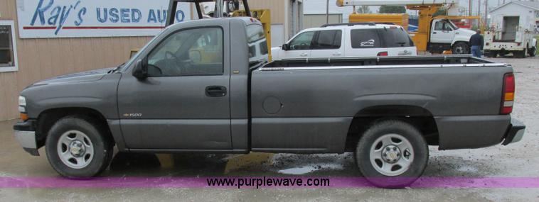 image for item K2144 1999 Chevrolet Silverado 1500 pickup truck