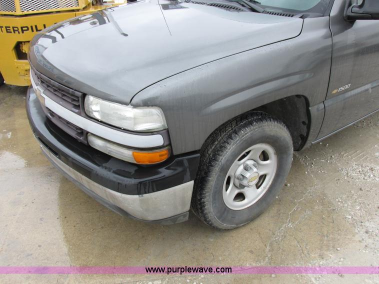 image for item K2144 1999 Chevrolet Silverado 1500 pickup truck