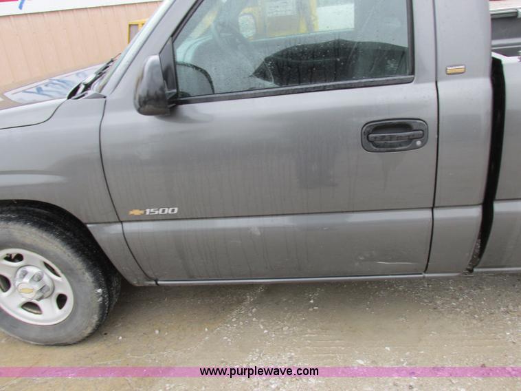 image for item K2144 1999 Chevrolet Silverado 1500 pickup truck