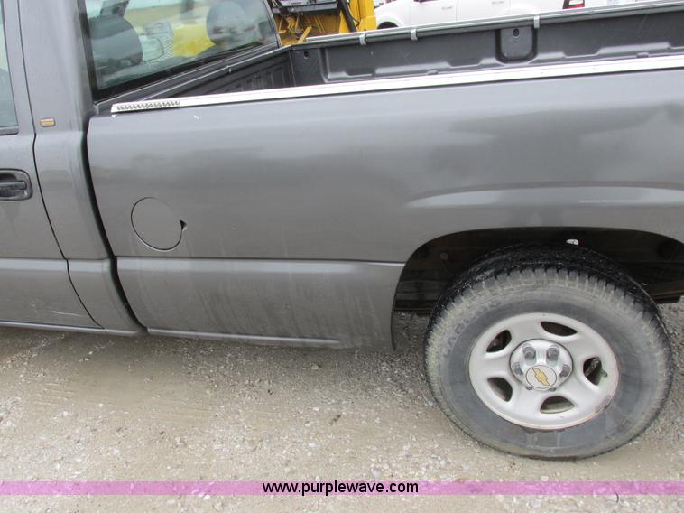 image for item K2144 1999 Chevrolet Silverado 1500 pickup truck