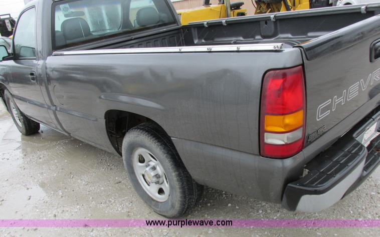 image for item K2144 1999 Chevrolet Silverado 1500 pickup truck