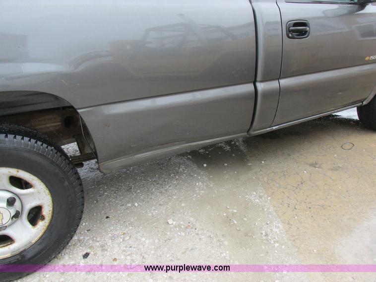image for item K2144 1999 Chevrolet Silverado 1500 pickup truck