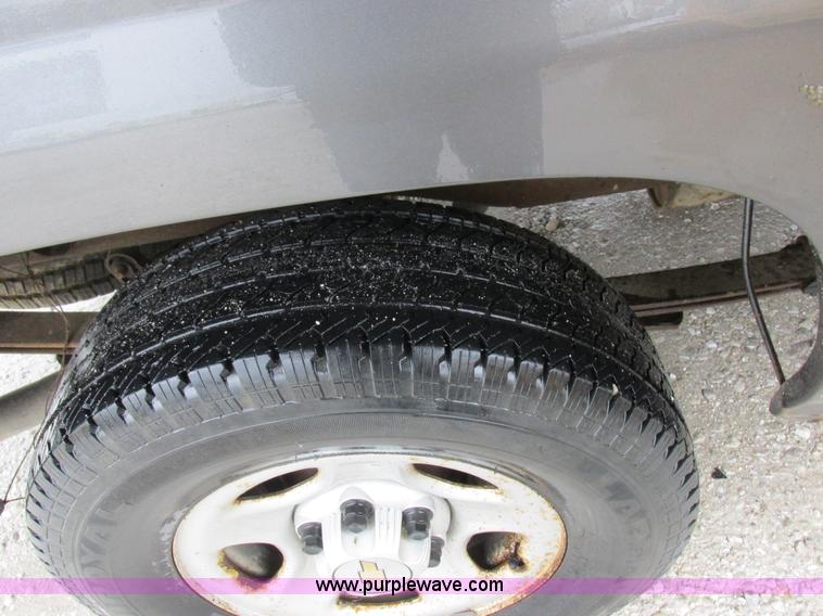 image for item K2144 1999 Chevrolet Silverado 1500 pickup truck