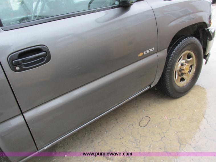 image for item K2144 1999 Chevrolet Silverado 1500 pickup truck