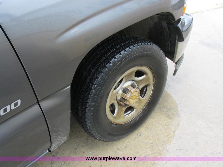 image for item K2144 1999 Chevrolet Silverado 1500 pickup truck