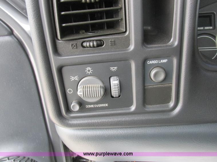 image for item K2144 1999 Chevrolet Silverado 1500 pickup truck