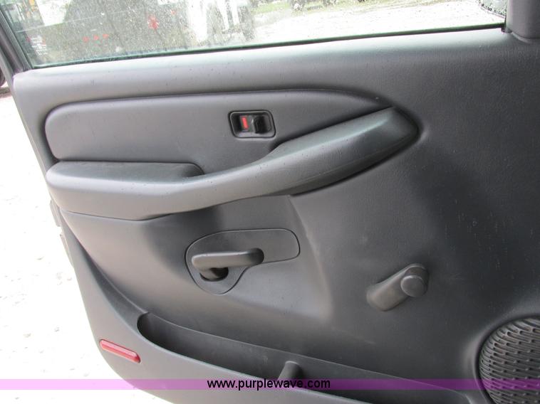 image for item K2144 1999 Chevrolet Silverado 1500 pickup truck