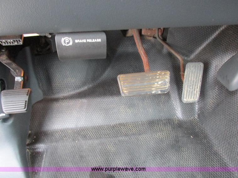 image for item K2144 1999 Chevrolet Silverado 1500 pickup truck