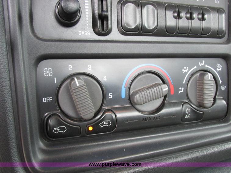 image for item K2144 1999 Chevrolet Silverado 1500 pickup truck