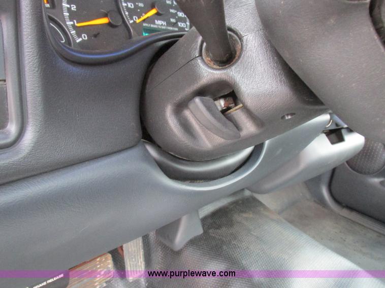 image for item K2144 1999 Chevrolet Silverado 1500 pickup truck