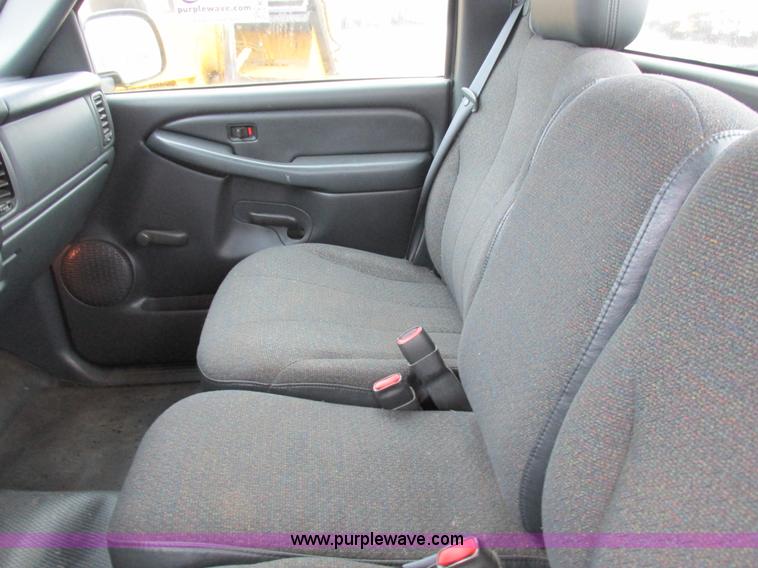 image for item K2144 1999 Chevrolet Silverado 1500 pickup truck