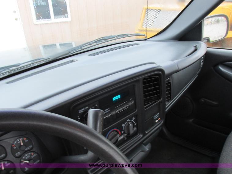 image for item K2144 1999 Chevrolet Silverado 1500 pickup truck