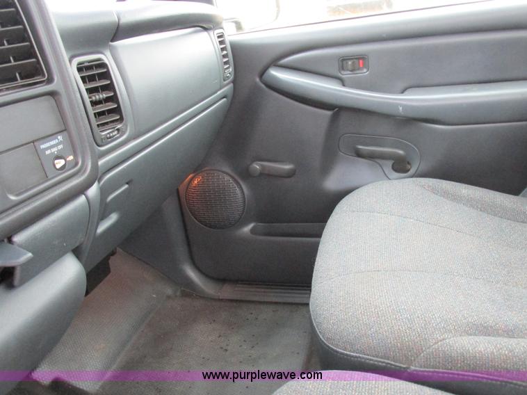 image for item K2144 1999 Chevrolet Silverado 1500 pickup truck