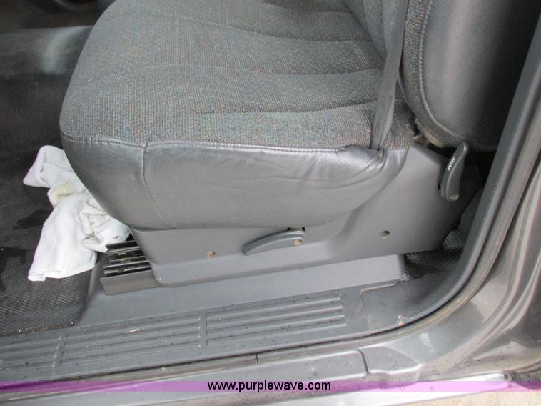 image for item K2144 1999 Chevrolet Silverado 1500 pickup truck