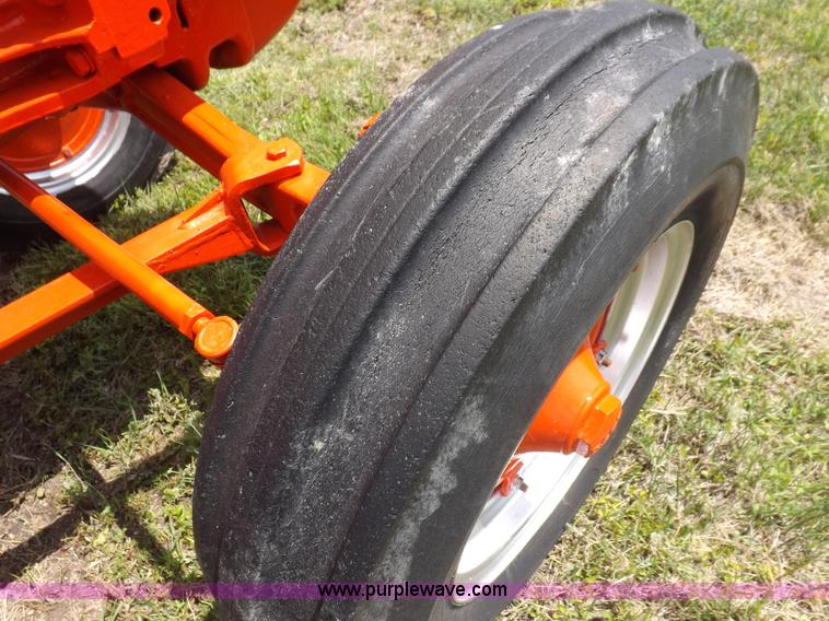 image for item K3947 1964 Case 930 tractor