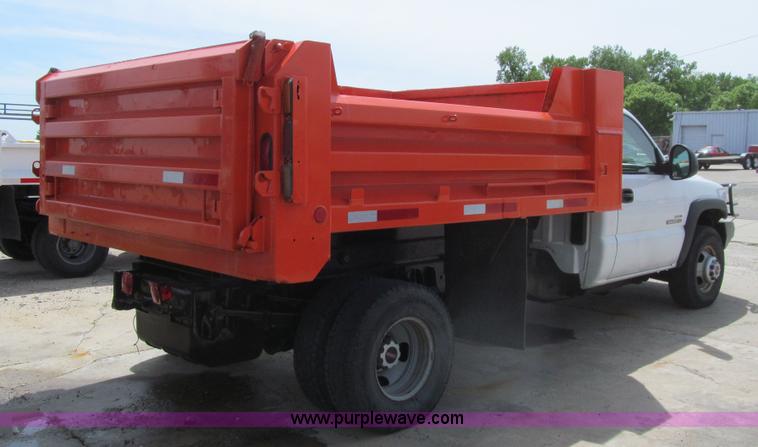 image for item K5647 2006 GMC Sierra 3500 dump truck