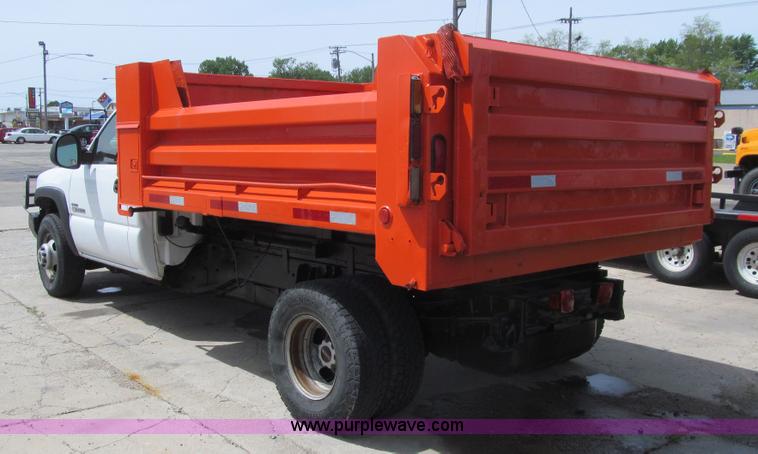 image for item K5647 2006 GMC Sierra 3500 dump truck