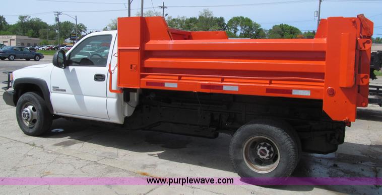 image for item K5647 2006 GMC Sierra 3500 dump truck