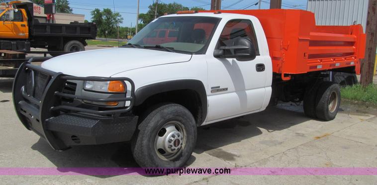image for item K5647 2006 GMC Sierra 3500 dump truck