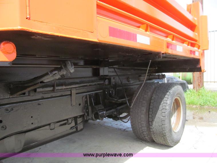 image for item K5647 2006 GMC Sierra 3500 dump truck