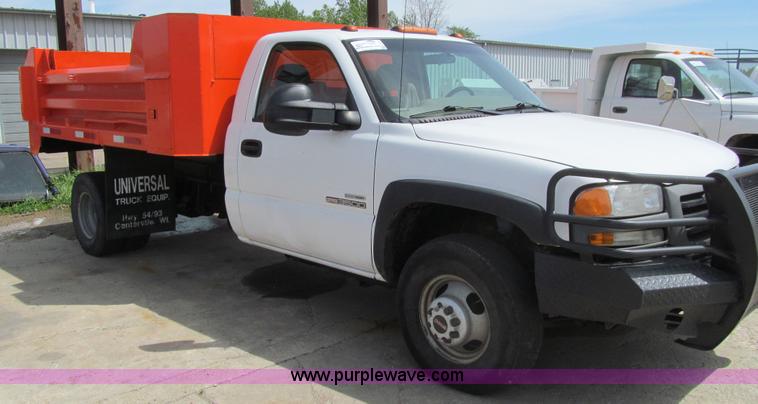 image for item K5647 2006 GMC Sierra 3500 dump truck