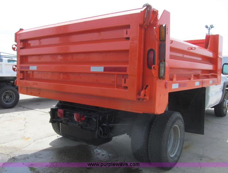 image for item K5647 2006 GMC Sierra 3500 dump truck