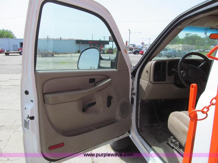 image for item K5647 2006 GMC Sierra 3500 dump truck