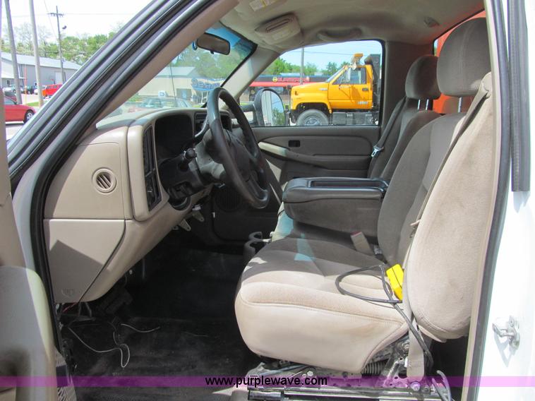 image for item K5647 2006 GMC Sierra 3500 dump truck