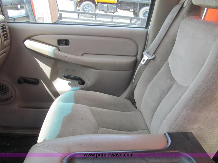 image for item K5647 2006 GMC Sierra 3500 dump truck